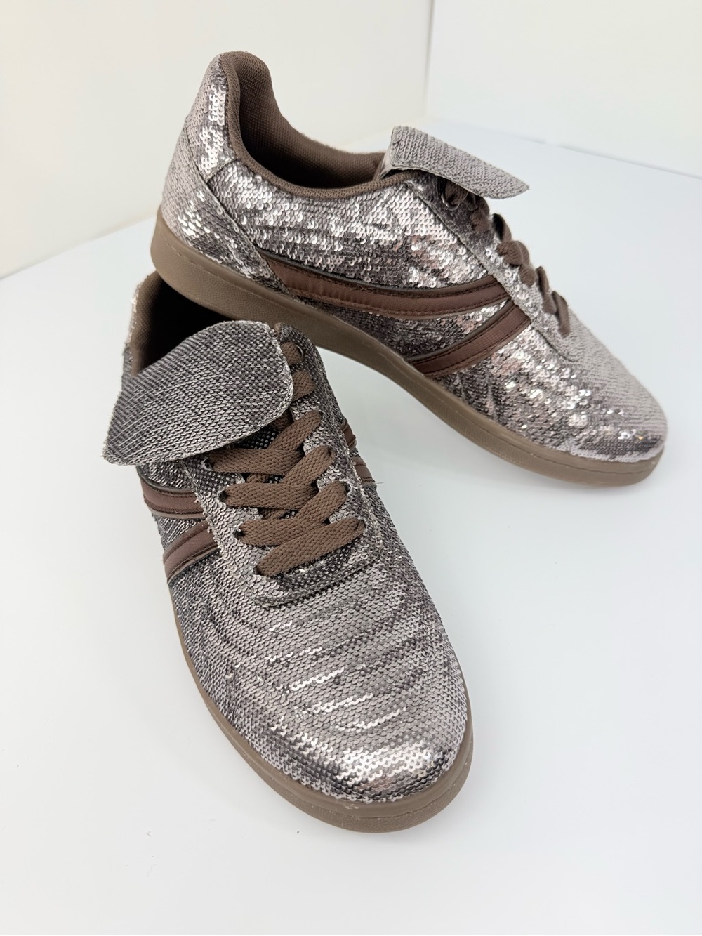 Steve Madden MADRID Silver Sequin Sparkle Brown Stripe Tongue Flap Sneaks NWOB - Picture 6 of 16